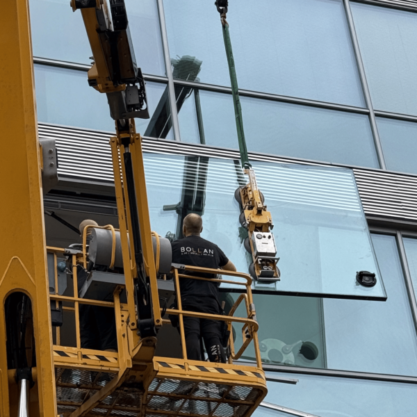 06-kv-farao-glas-lyft-detalj